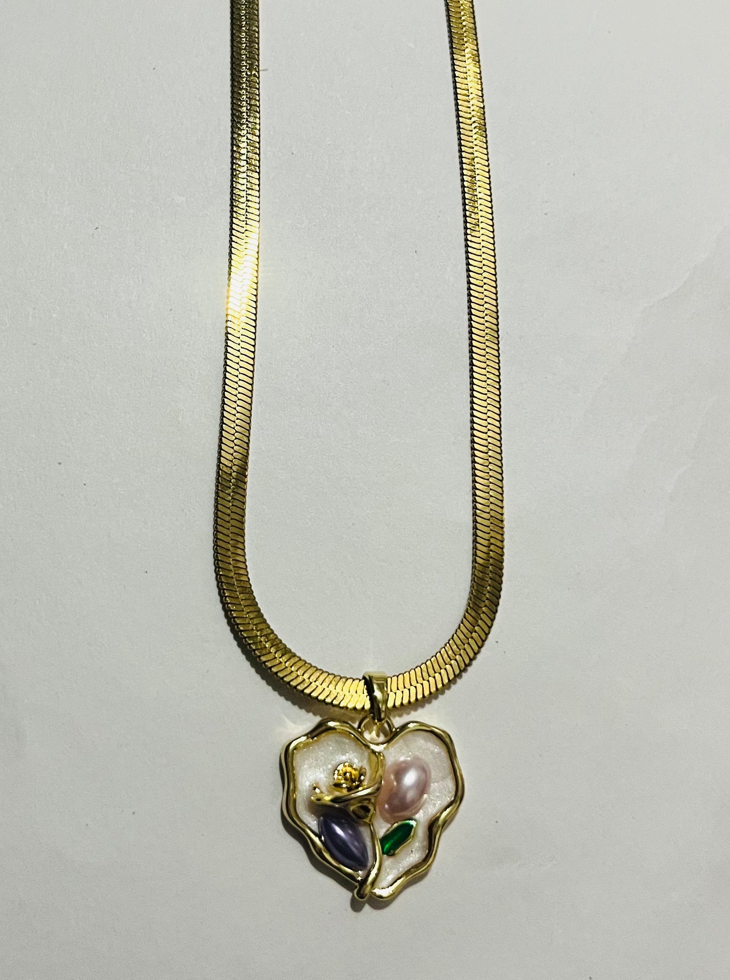 Elegant Gold Heart Pendant Necklace – Timeless & Tarnish-Resistant Beauty