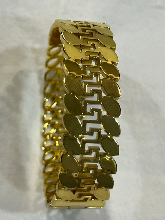 Elegant Gold Bracelet with Intricate Geometric Design