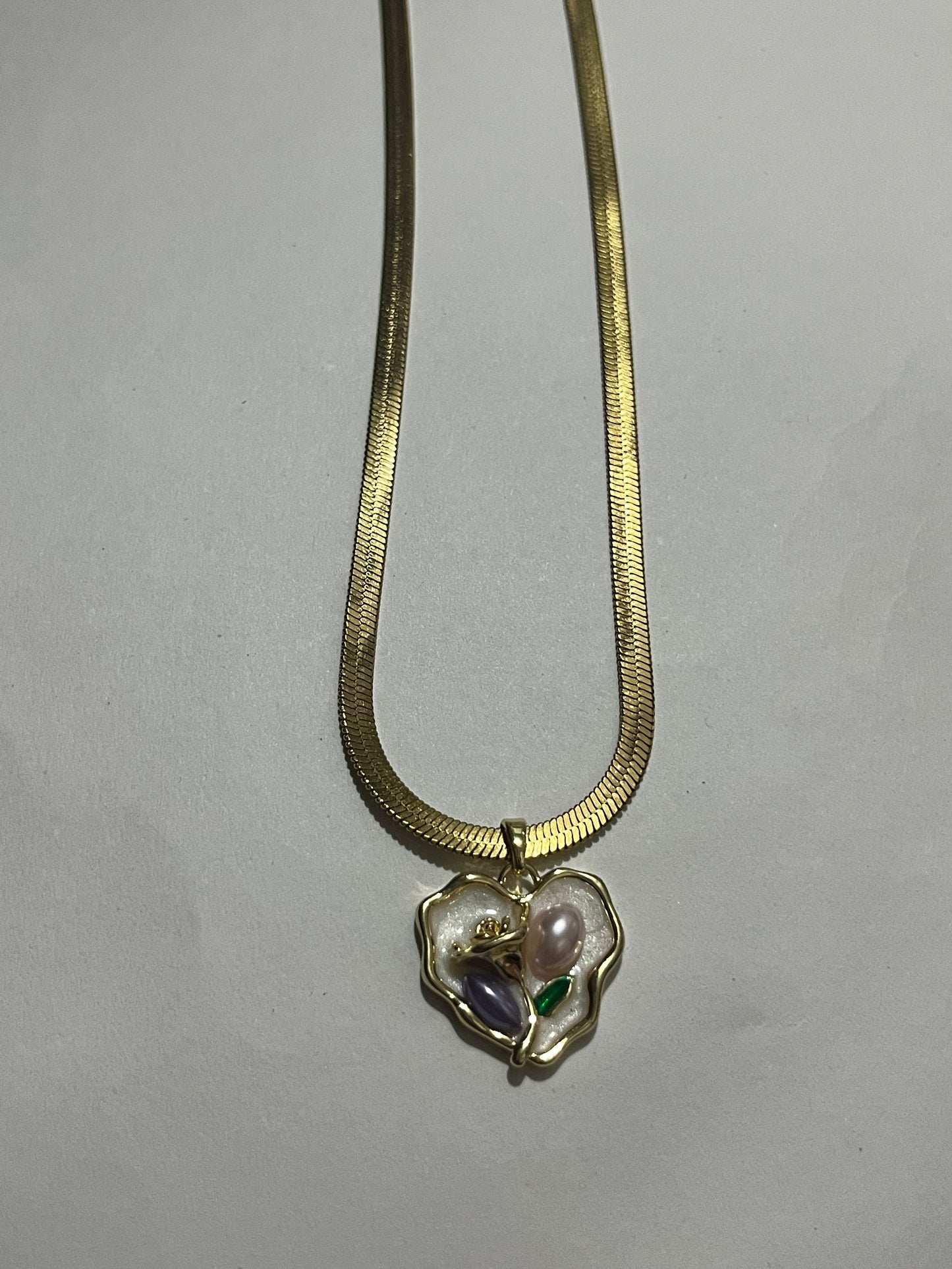 Elegant Gold Heart Pendant Necklace – Timeless & Tarnish-Resistant Beauty