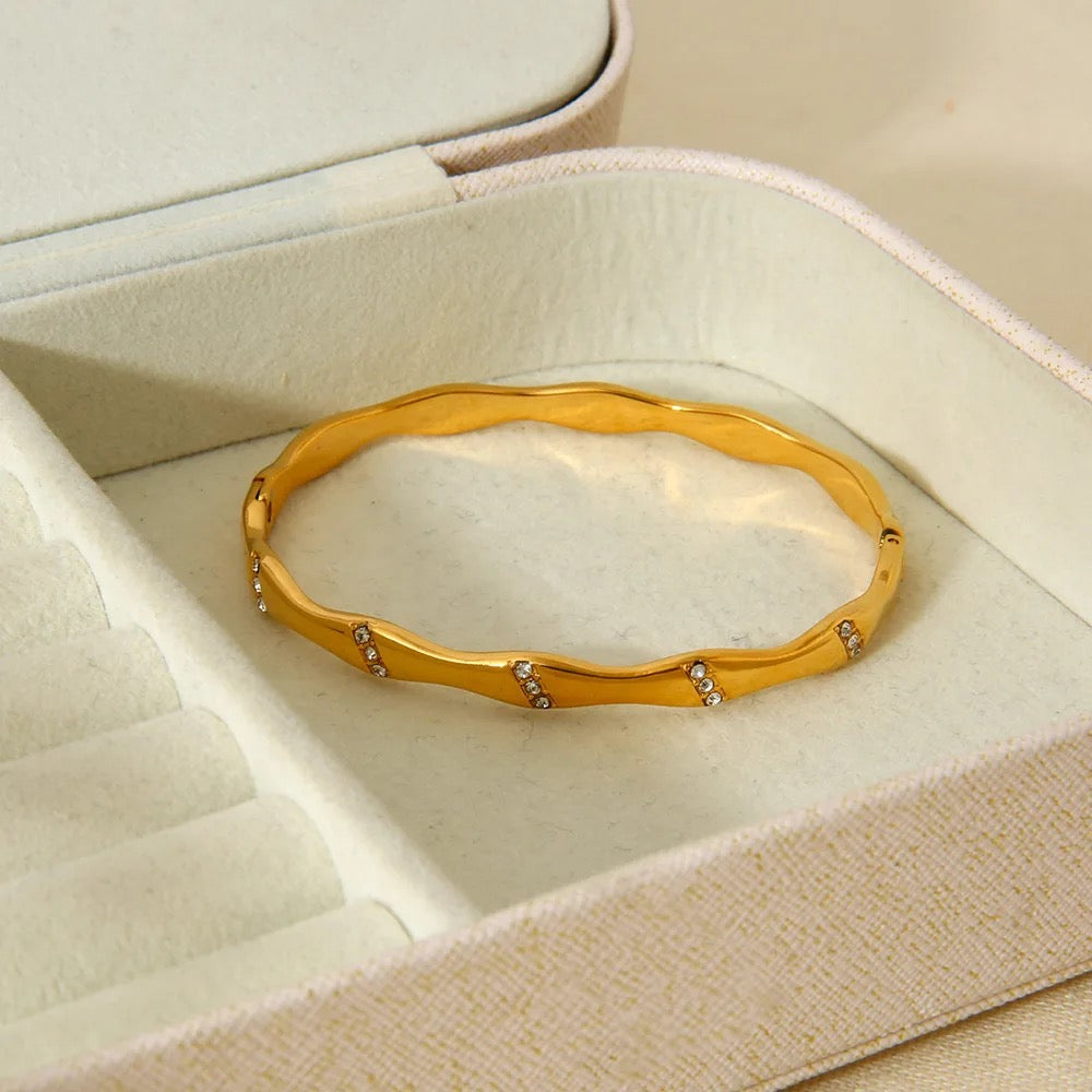 Wavy Wonder Bracelet