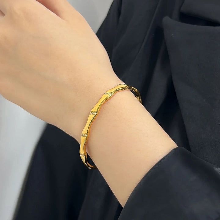 Wavy Wonder Bracelet