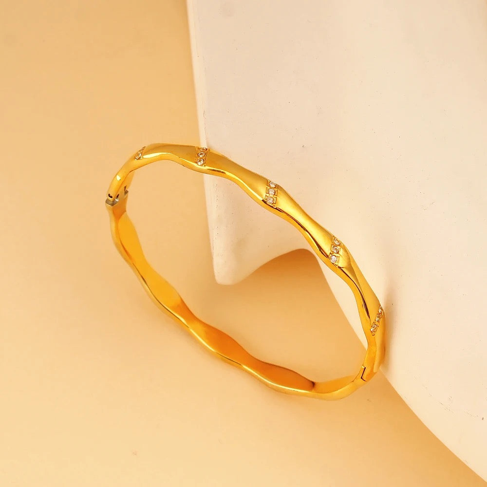 Wavy Wonder Bracelet