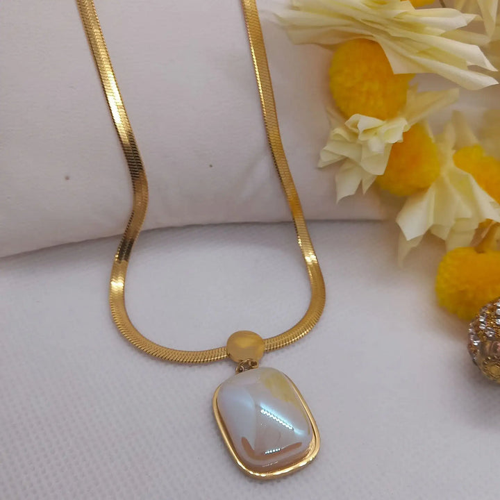 Pearlescent Elegance
