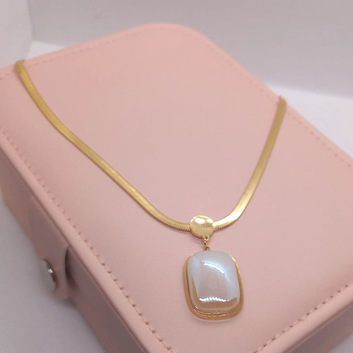 Pearlescent Elegance