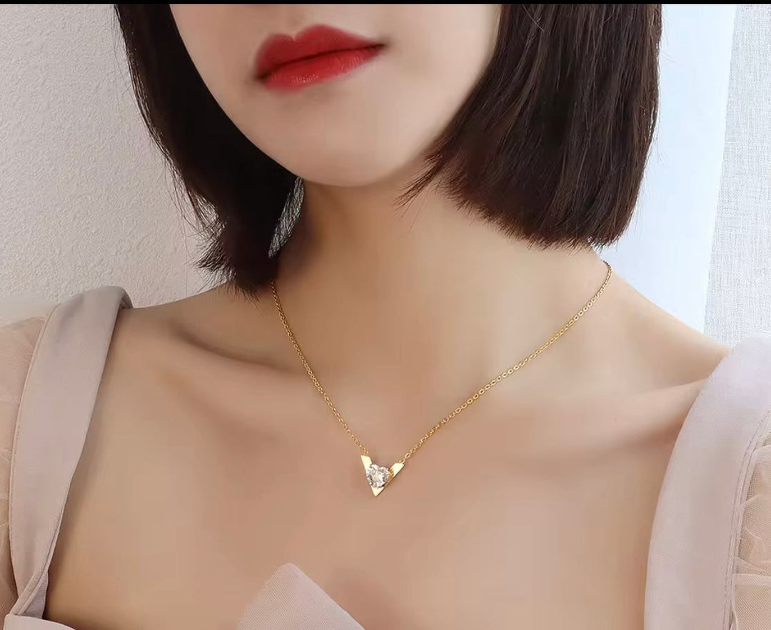 Minimal V-Cut Crystal Necklace
